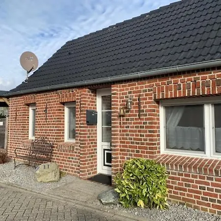Haus Luettje Huus An't Diek Holiday home Krummhoern