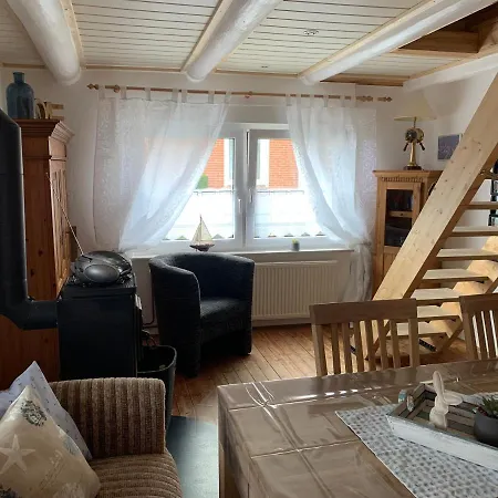 Haus Luettje Huus An't Diek Holiday home Krummhoern