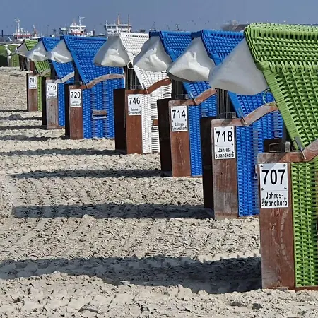 Haus Luettje Huus An't Diek Holiday home