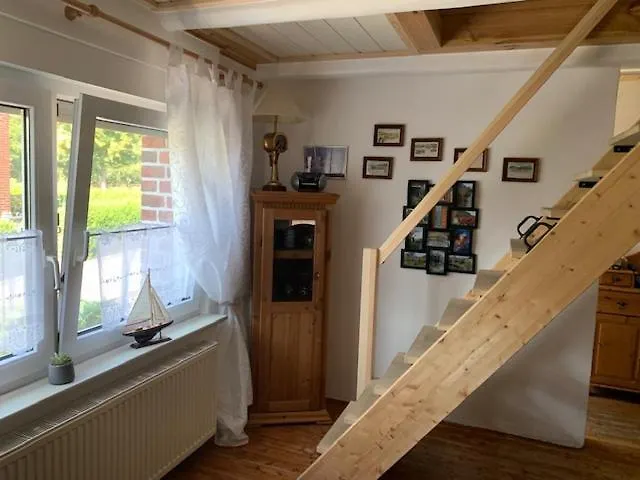 Haus Luettje Huus An't Diek Nyaraló